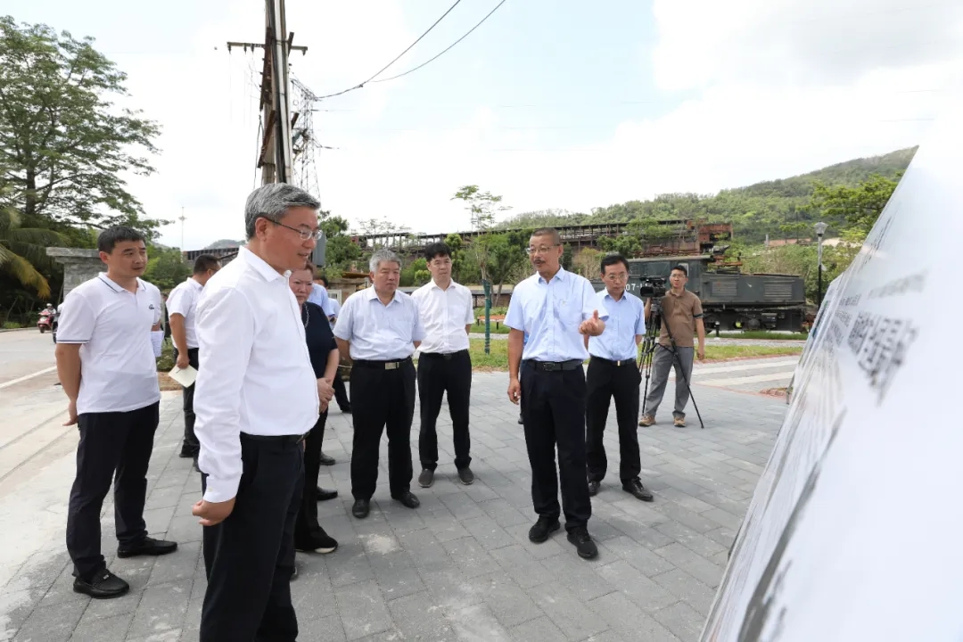 1715854988340836.jpg 海南省政协主席李荣灿到海南矿业调研2_副本.jpg