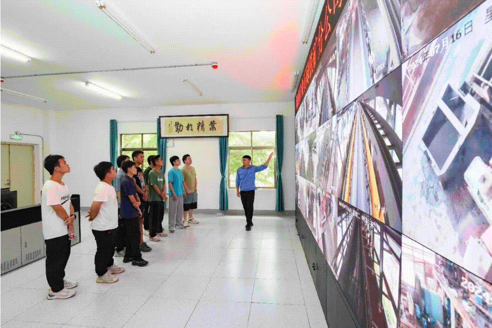 1721353379843094.gif 9名青年员工入职海南矿业石碌铁矿分公司2_副本.gif