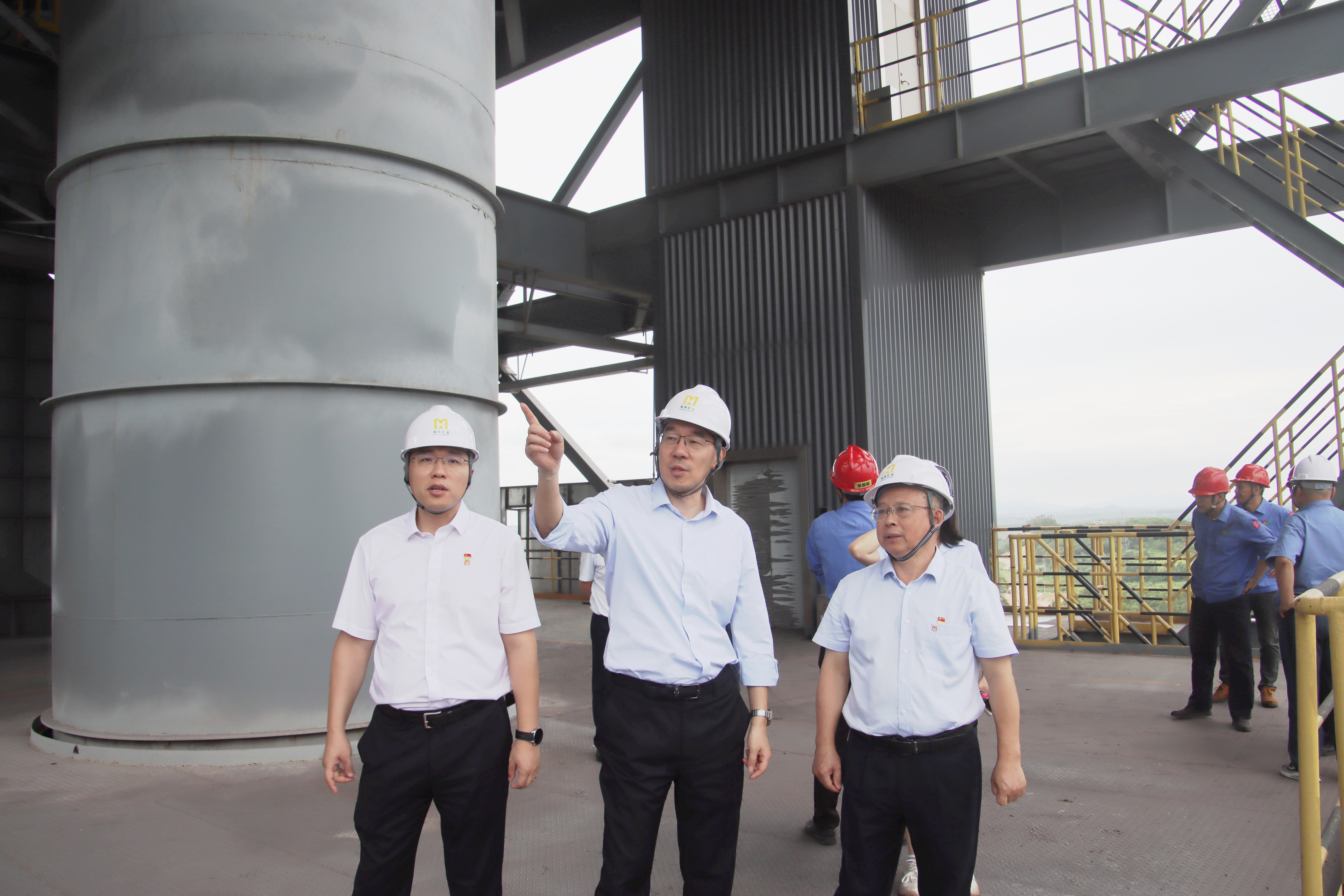 海南矿业总裁滕磊一线督战磁化焙烧技改项目